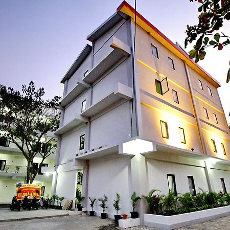 Dparagon Medokan Ayu Hotel Surabaya Exterior photo