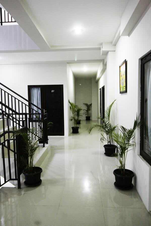 Dparagon Medokan Ayu Hotel Surabaya Exterior photo