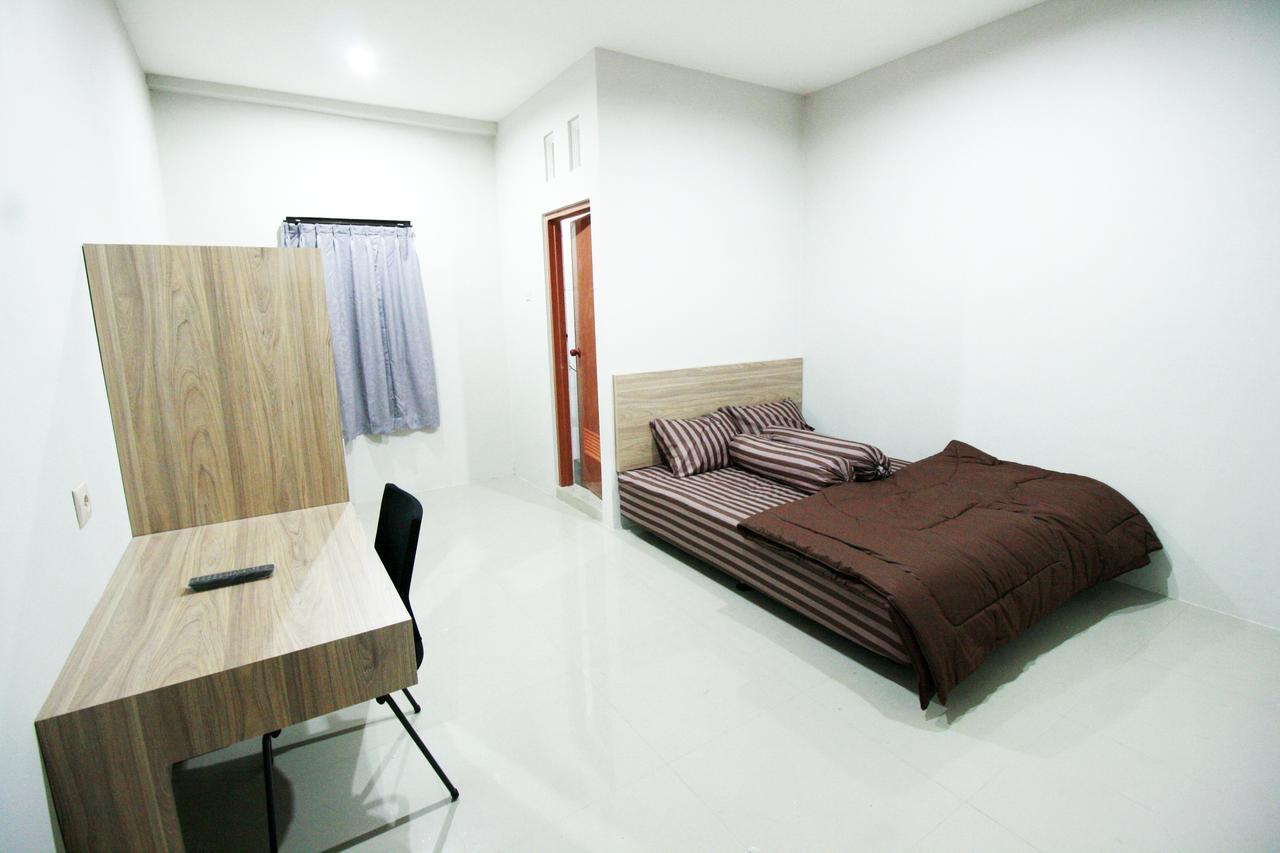 Dparagon Medokan Ayu Hotel Surabaya Exterior photo