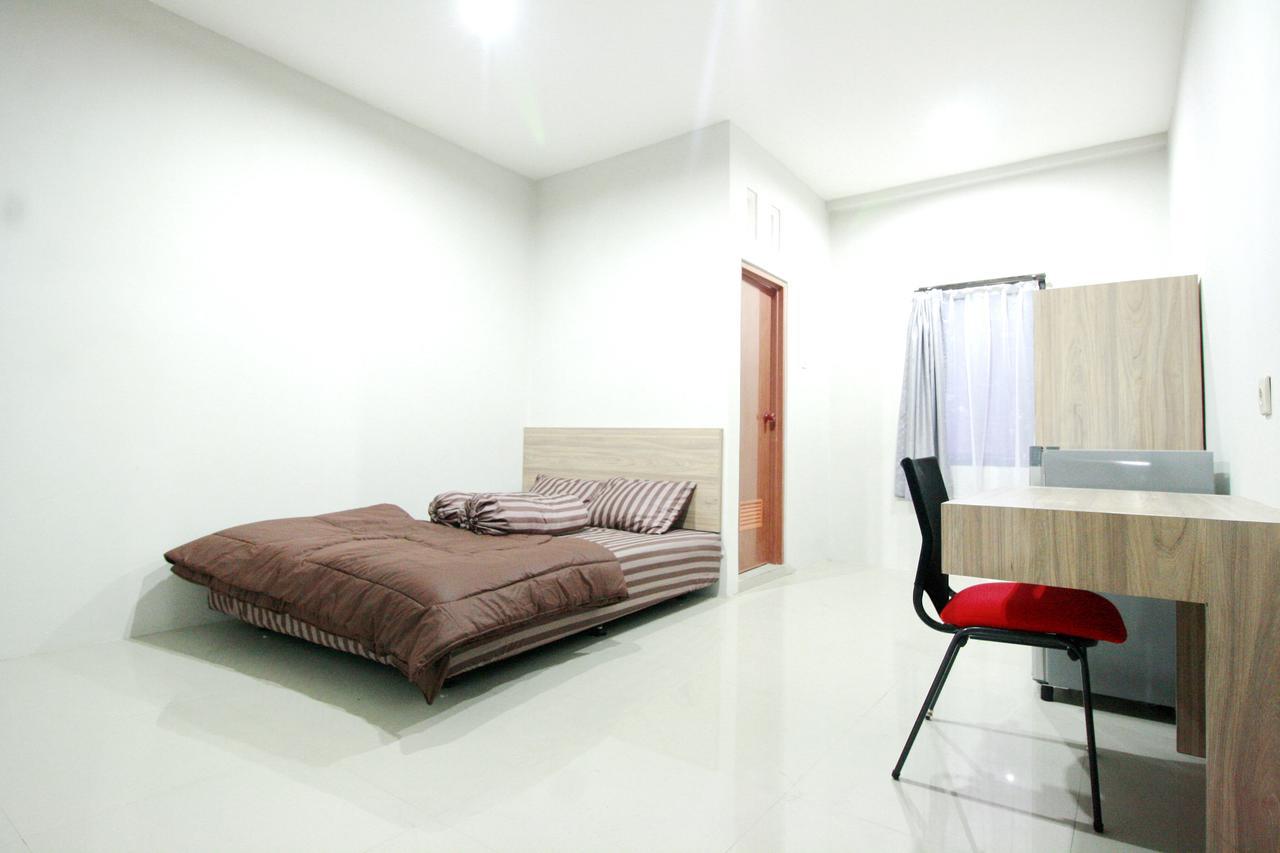 Dparagon Medokan Ayu Hotel Surabaya Exterior photo